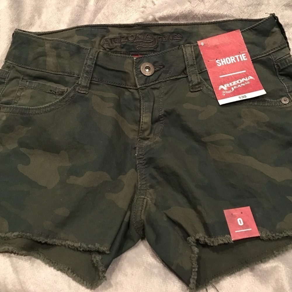 Camo shorts, size O